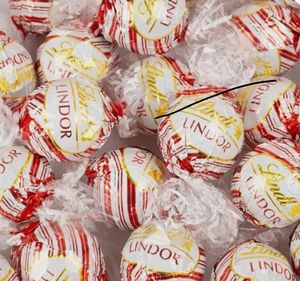 Lindt Lindor Peppermint White Chocolate Truffles, Bulk Pack 1 LB